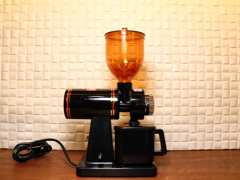 咖啡磨豆機推薦，飛馬牌600N磨豆機讓你在家喝研磨咖啡只要動動食指就可以獨享香濃。